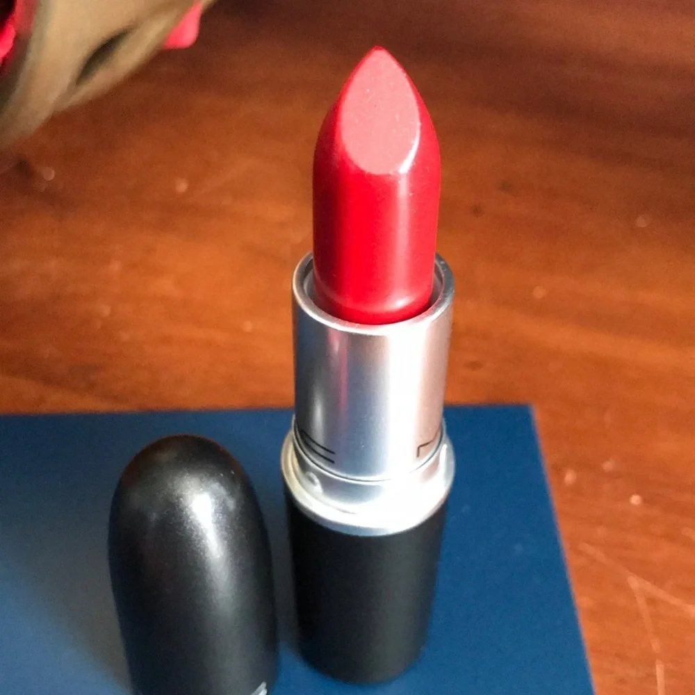 New MAC LUSTRE LIPSTICK COCKNEY 502